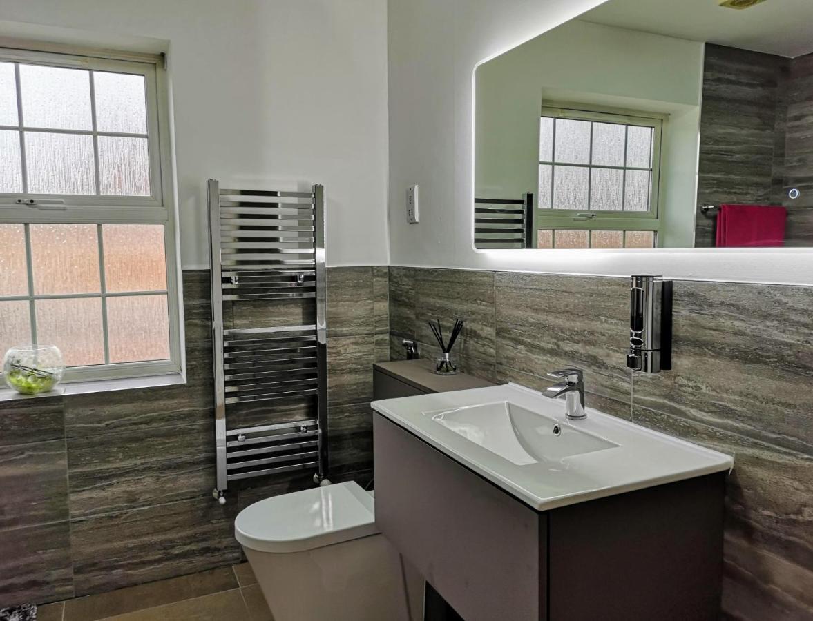 Stunning Room With Large Private Bathroom Derby Exterior foto