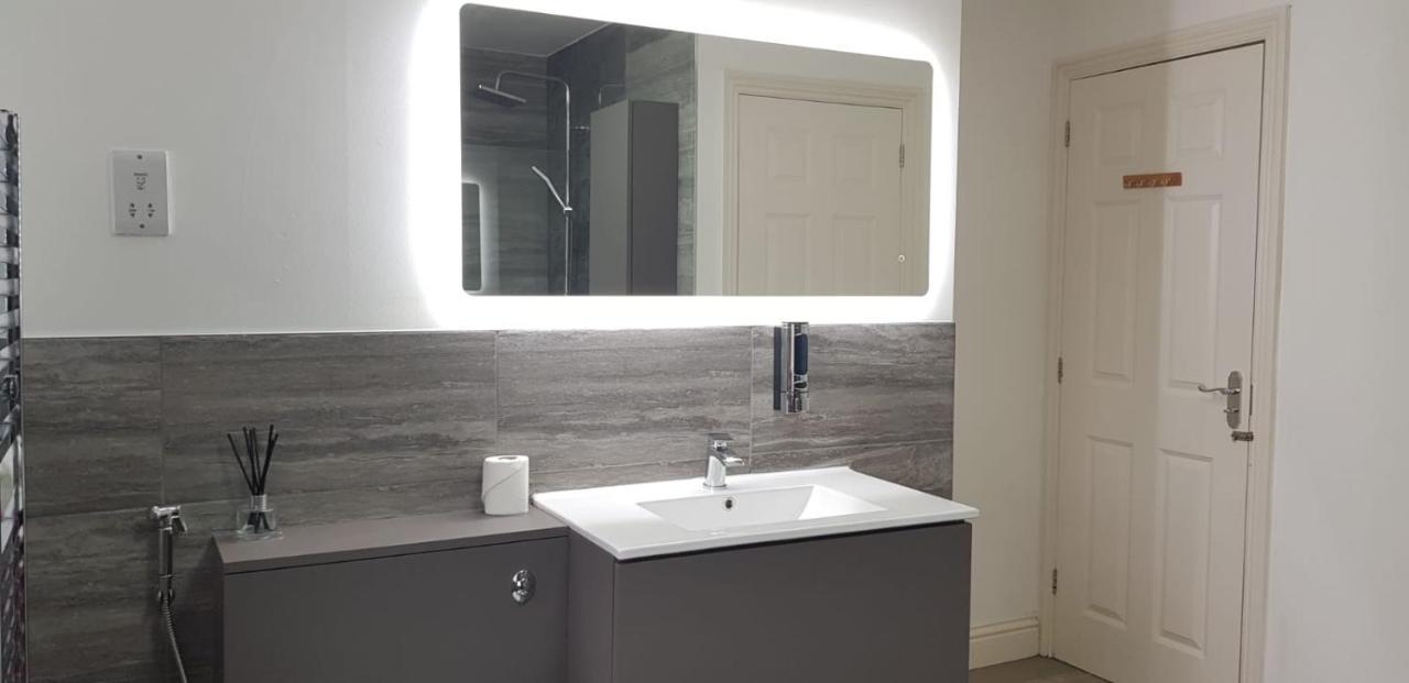 Stunning Room With Large Private Bathroom Derby Exterior foto